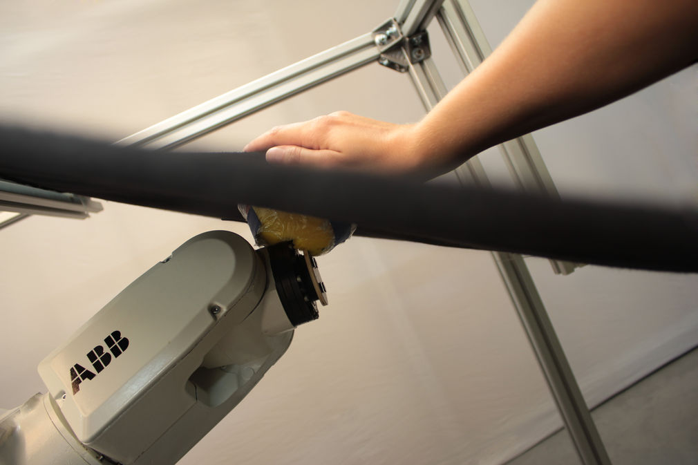 Hand roboter interaktion 72dpi hd