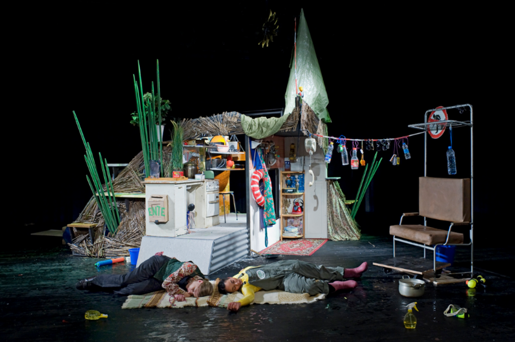 Dittrich buehnenbild landestheaterneuss entetodundtulpe 2013