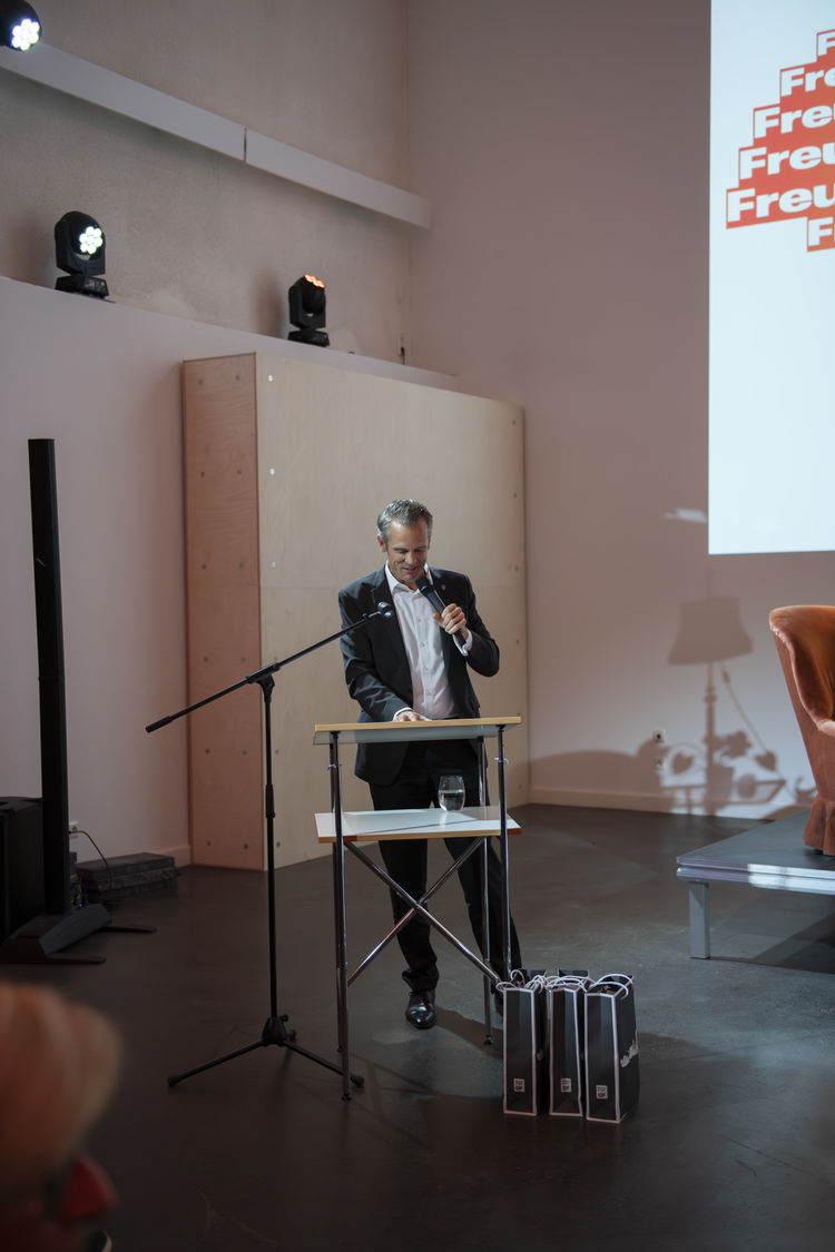 Freunde der hfg preisverleihung freundespreis thomas bayrle daniela kaiser 69