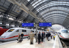 Unit design 25jahre deutsche bahn zug informations monitore viusalisierung